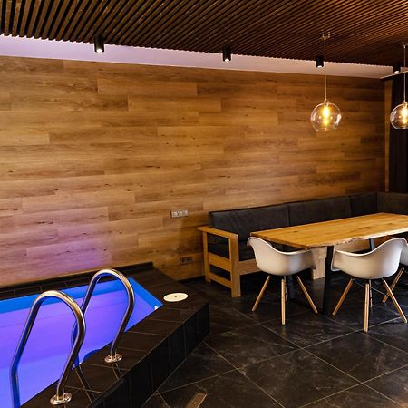 Svoi Hotel Paljanycja Exteriér fotografie