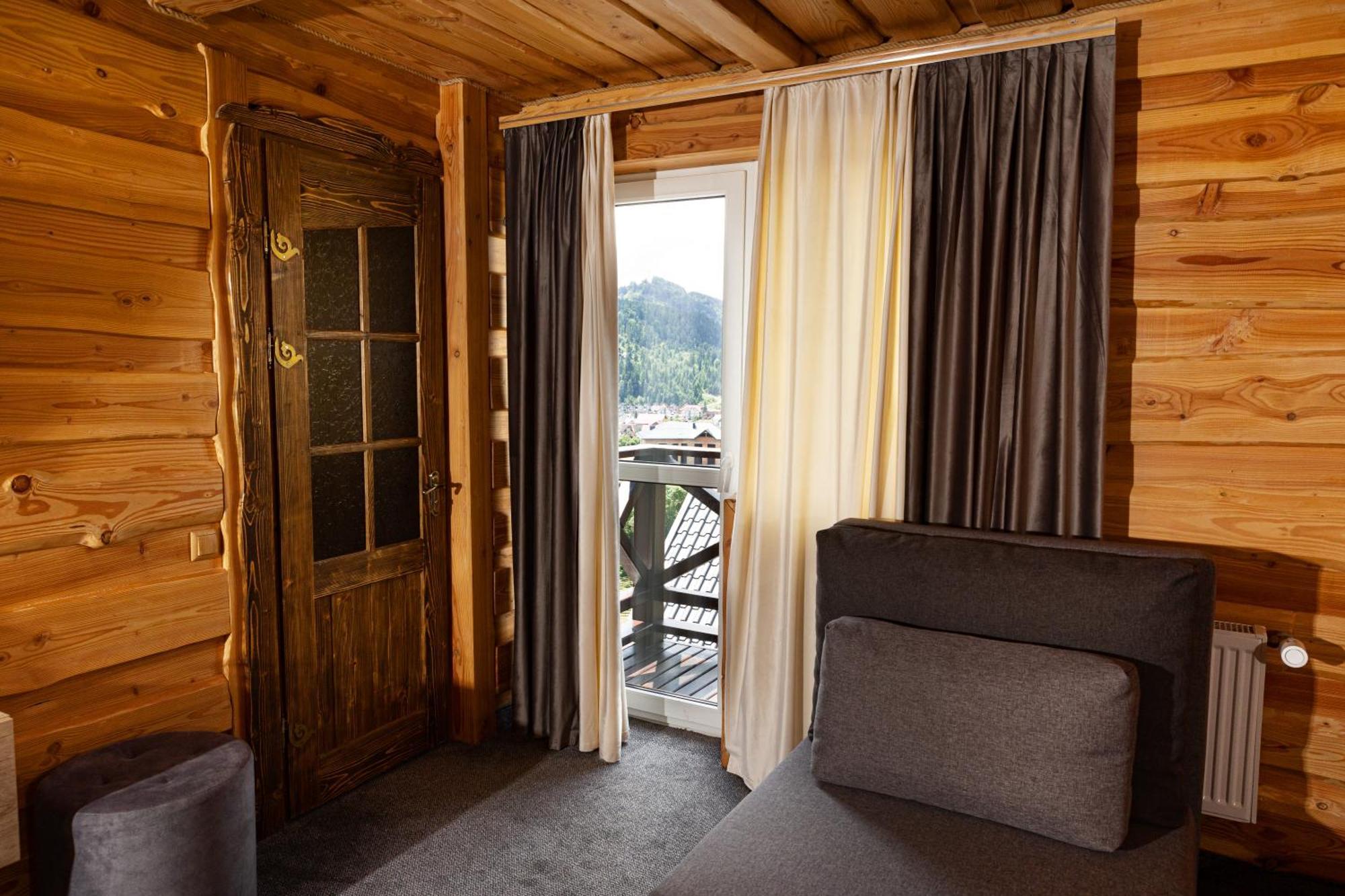 Svoi Hotel Paljanycja Exteriér fotografie