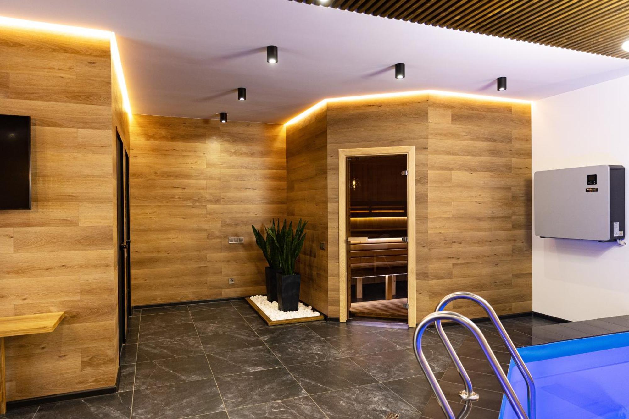 Svoi Hotel Paljanycja Exteriér fotografie