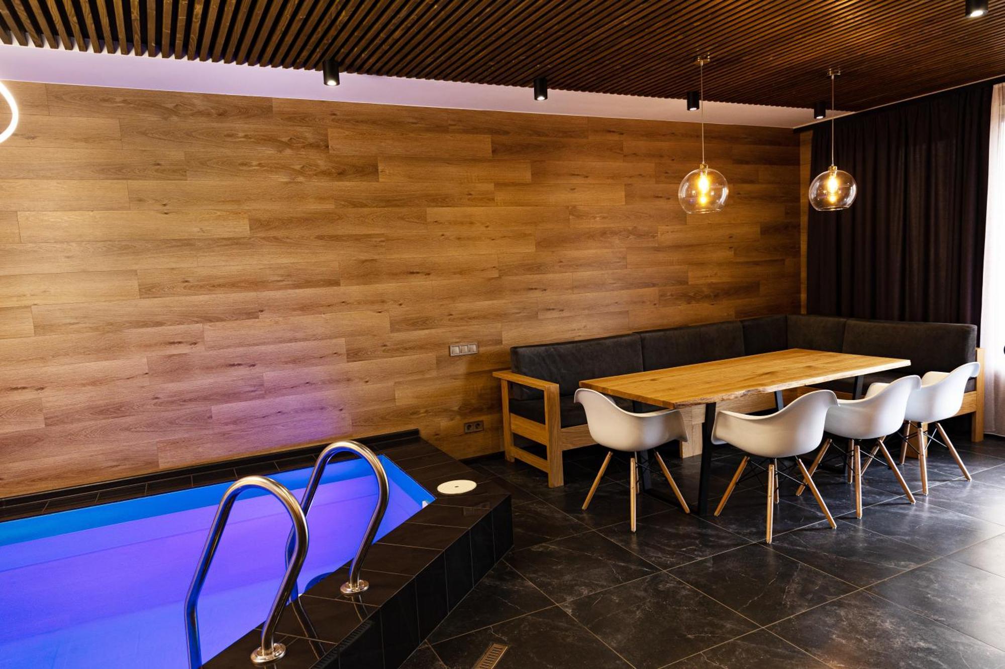 Svoi Hotel Paljanycja Exteriér fotografie