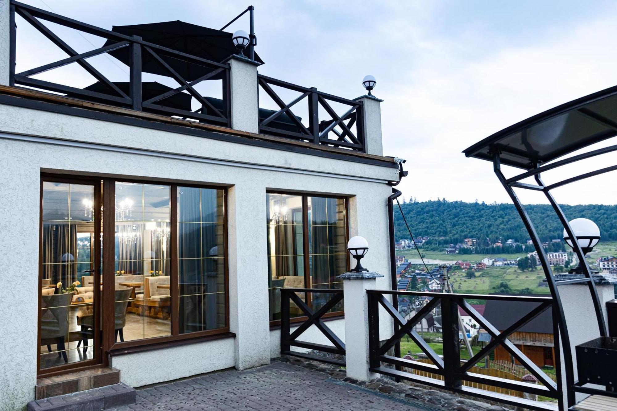Svoi Hotel Paljanycja Exteriér fotografie