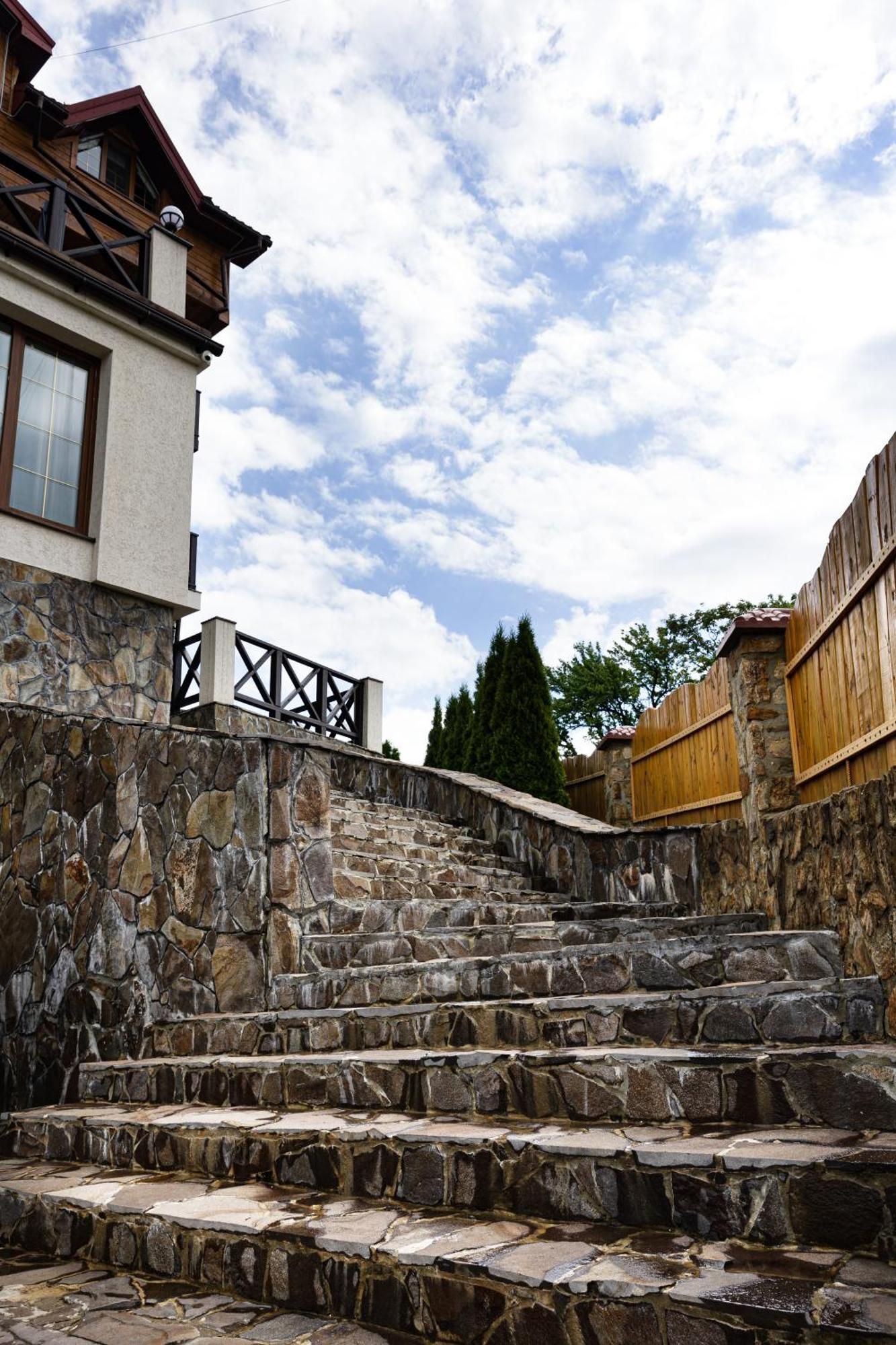 Svoi Hotel Paljanycja Exteriér fotografie