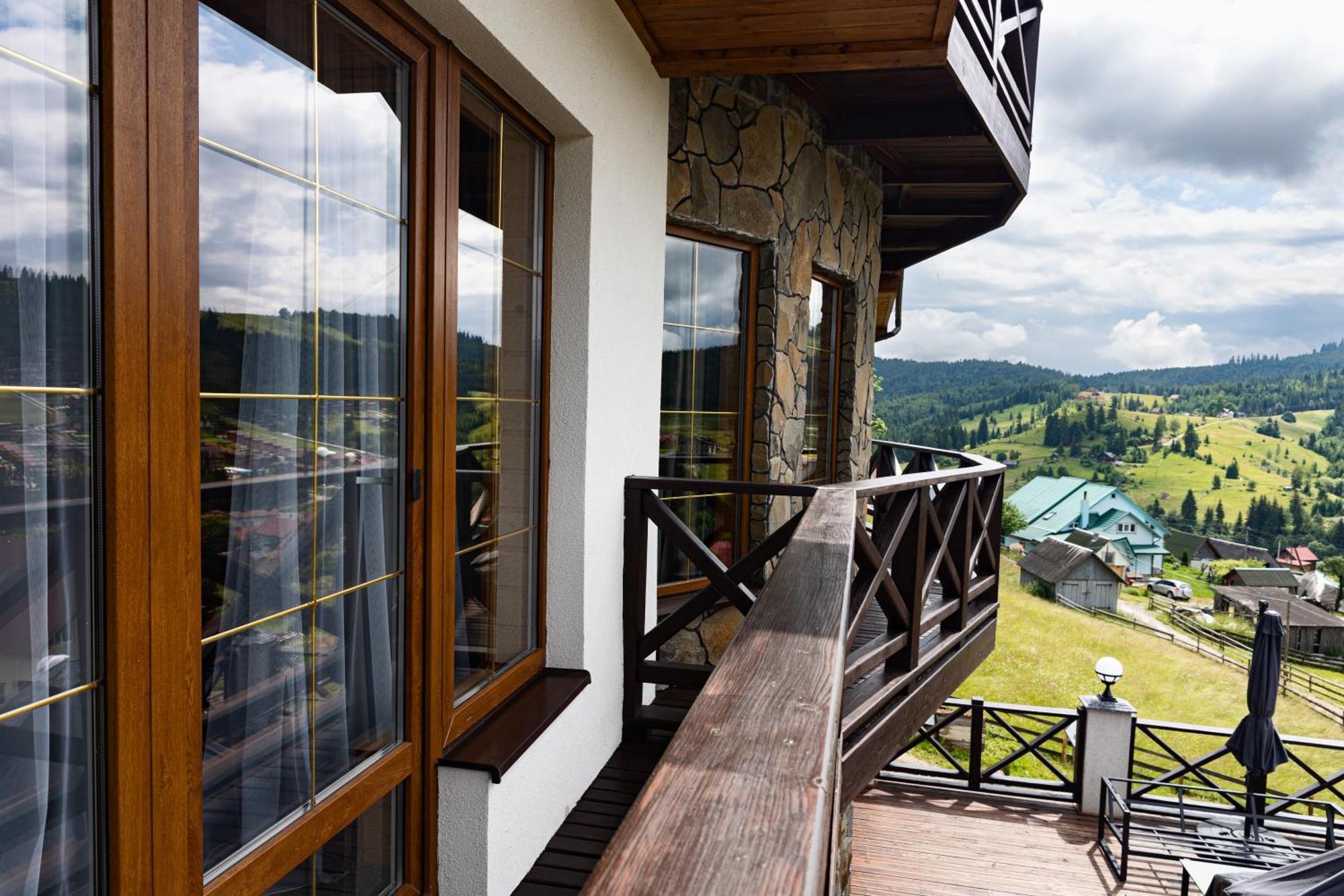 Svoi Hotel Paljanycja Exteriér fotografie