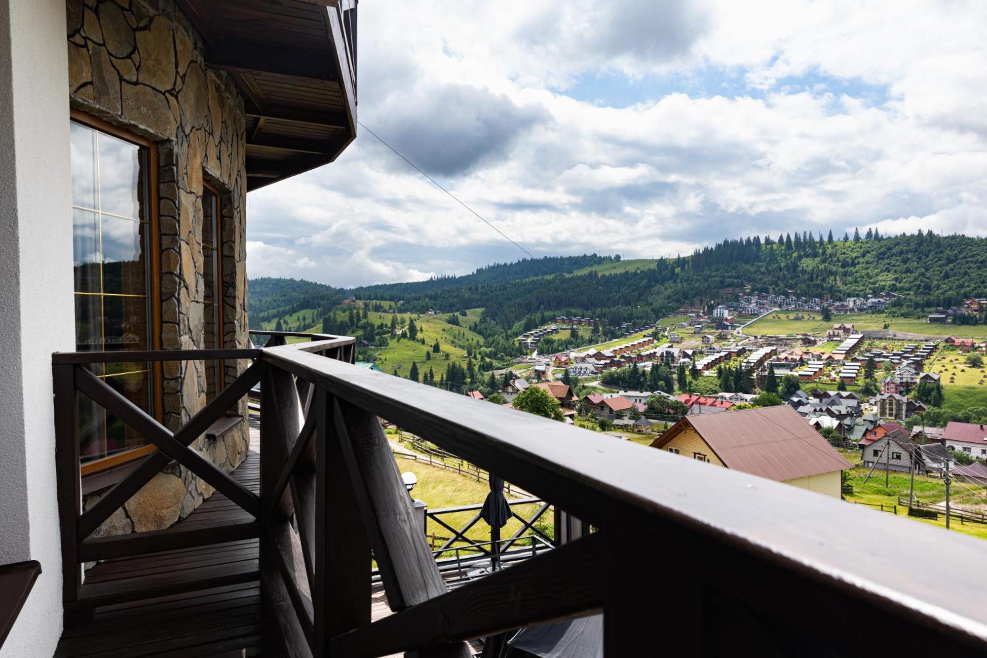 Svoi Hotel Paljanycja Exteriér fotografie