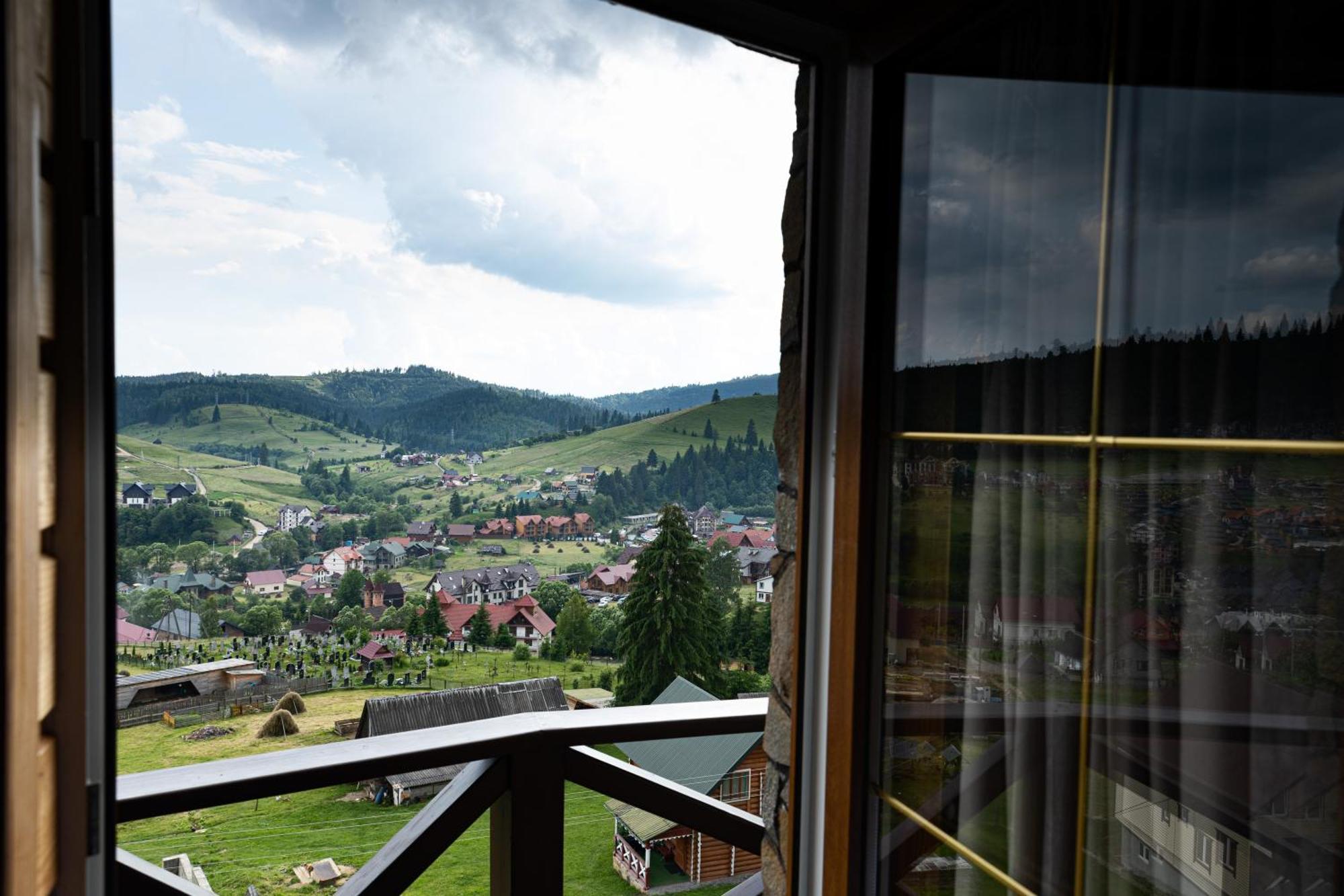 Svoi Hotel Paljanycja Exteriér fotografie