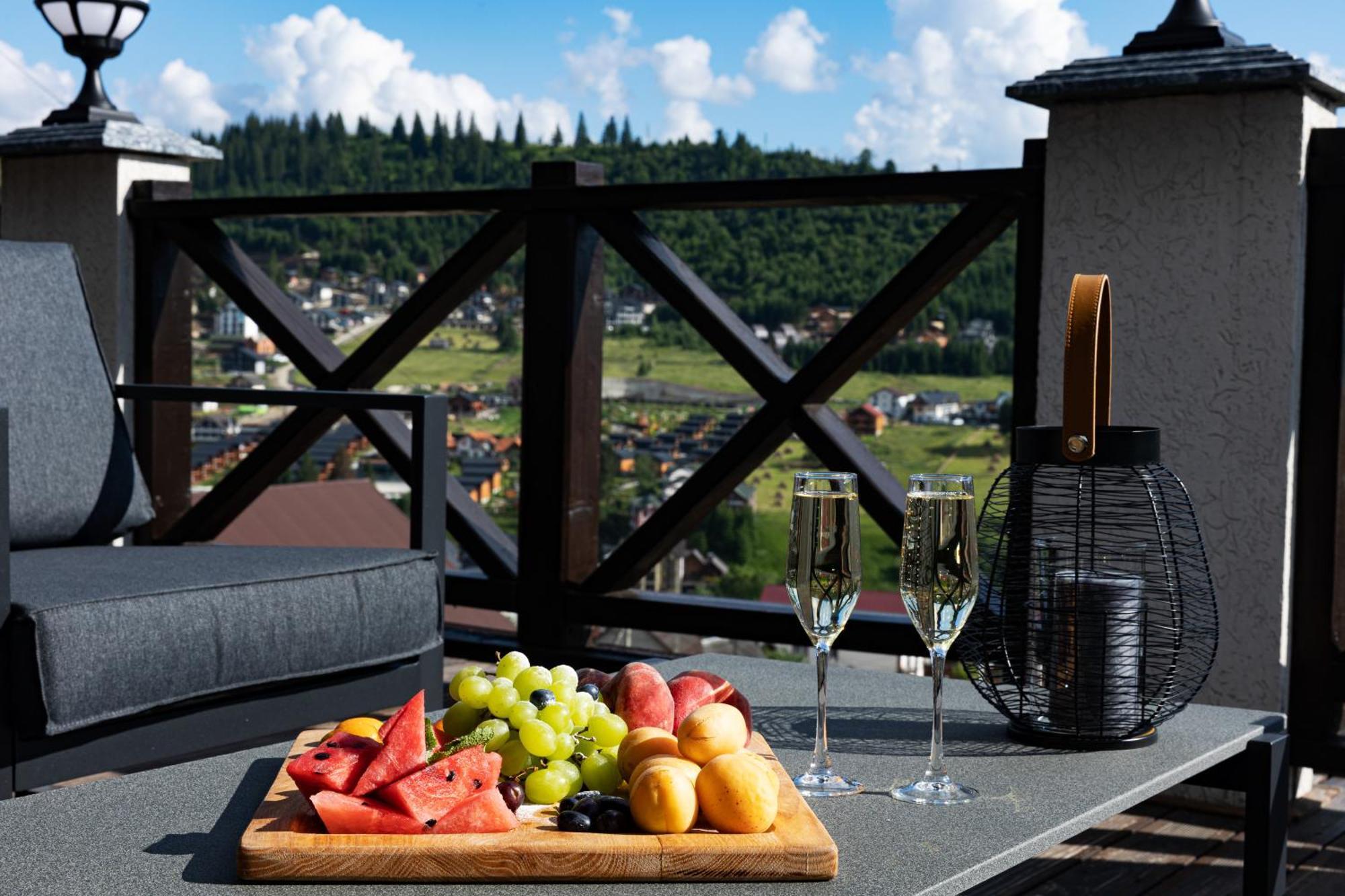 Svoi Hotel Paljanycja Exteriér fotografie